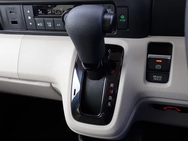 ホンダ　Ｎ　ＢＯＸ　４ＷＤ