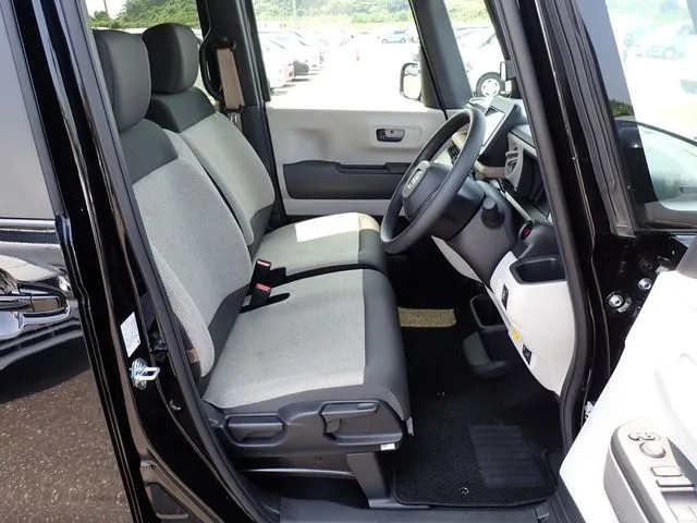 ホンダ　Ｎ　ＢＯＸ　４ＷＤ