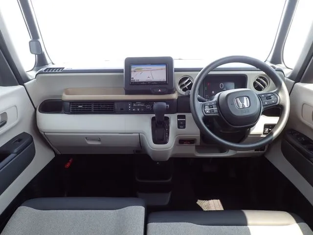 ホンダ　Ｎ　ＢＯＸ　４ＷＤ