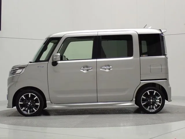 スペーシア カスタム(スズキ)の車両写真
