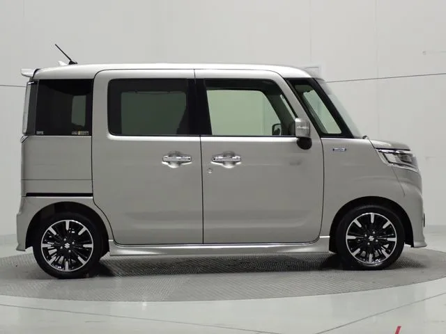 スペーシア カスタム(スズキ)の車両写真