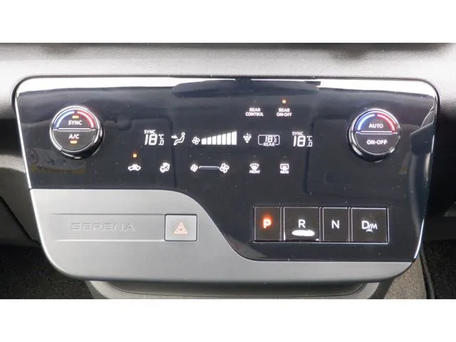 セレナ(ニッサン)の車両写真