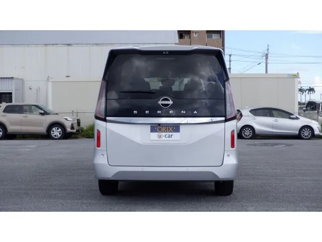 セレナ(ニッサン)の車両写真