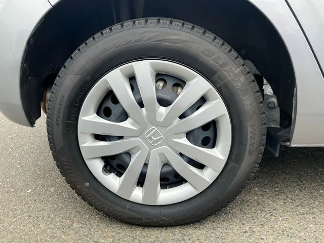 ホンダ　フィット　ｅ：ＨＥＶ　４ＷＤ