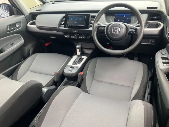 ホンダ　フィット　ｅ：ＨＥＶ　４ＷＤ