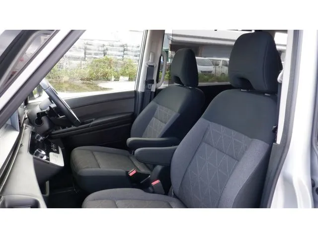 セレナ(ニッサン)の車両写真