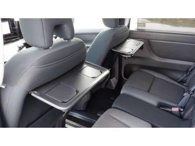 セレナ(ニッサン)の車両写真