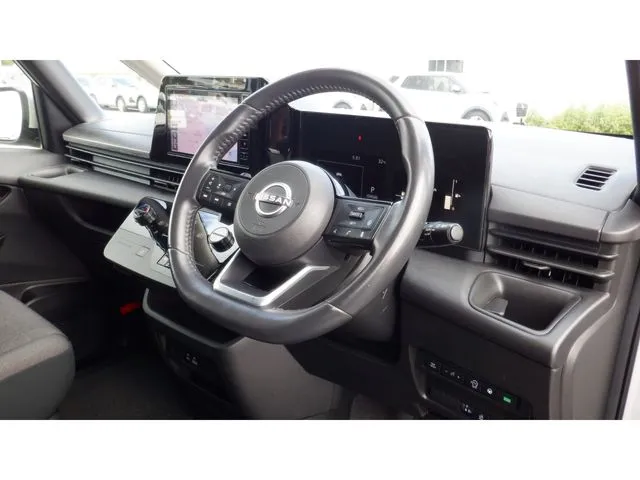 セレナ(ニッサン)の車両写真