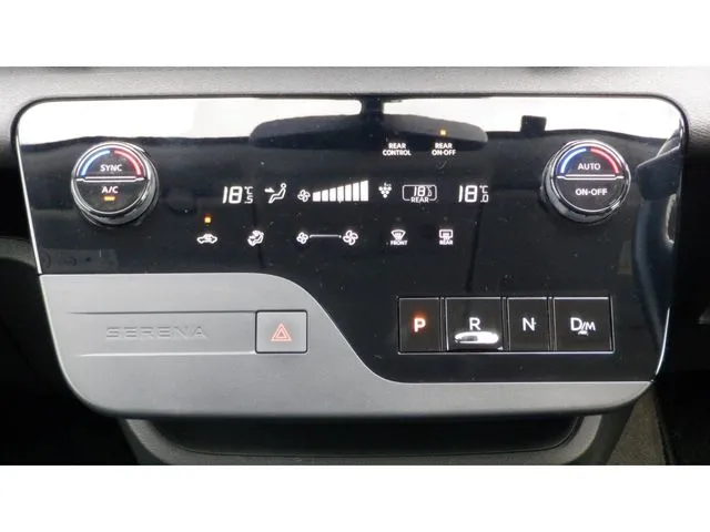 セレナ(ニッサン)の車両写真