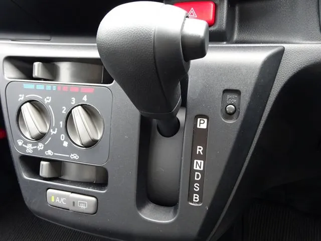 ミラ イース(ダイハツ)の車両写真