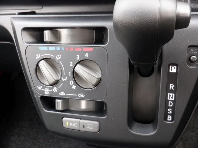 ミラ イース(ダイハツ)の車両写真