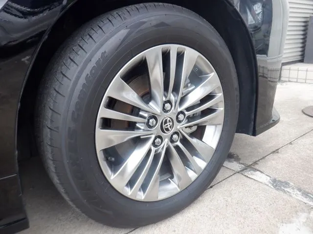 アルファード　ハイブリッド　４ＷＤ（トヨタ）の車両写真