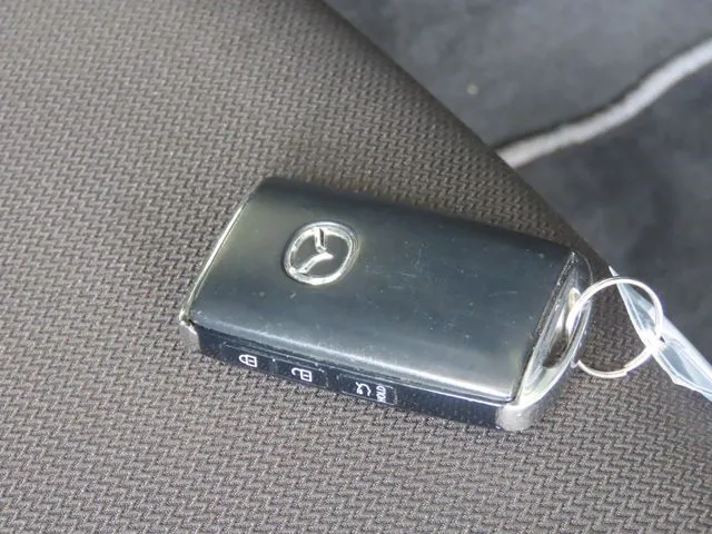 マツダ　ＭＡＺＤＡ３　セダン