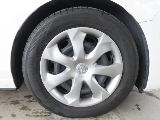 マツダ　ＭＡＺＤＡ３　セダン