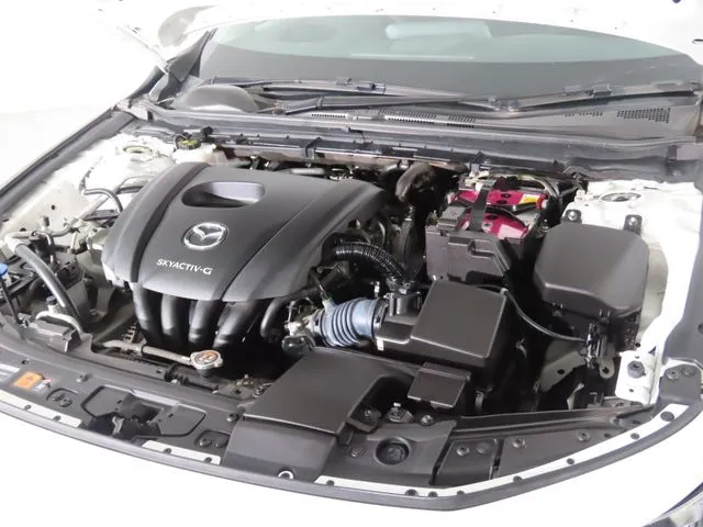 マツダ　ＭＡＺＤＡ３　セダン
