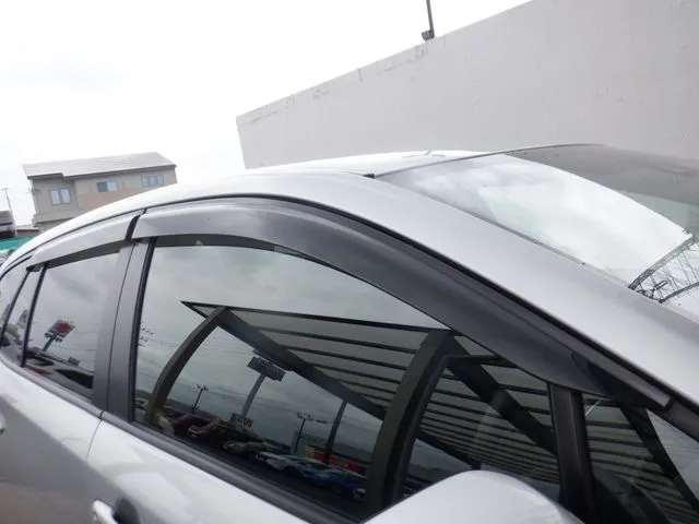 カローラ ツーリング ハイブリッド(トヨタ)の車両写真