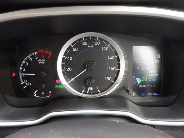 カローラ ツーリング ハイブリッド(トヨタ)の車両写真