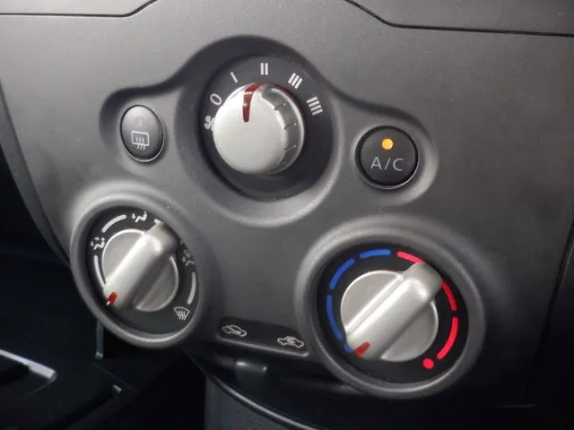 ノート（ニッサン）の車両写真