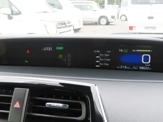 プリウス（トヨタ）の車両写真