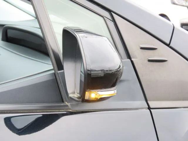 プリウス（トヨタ）の車両写真