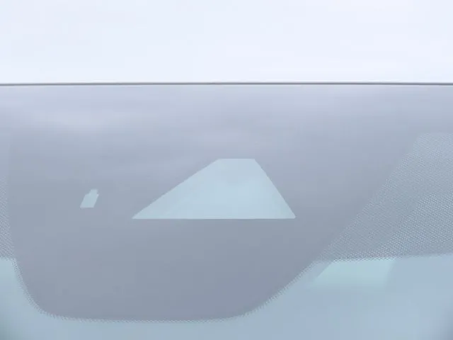 マツダ　ＭＡＺＤＡ３　セダン
