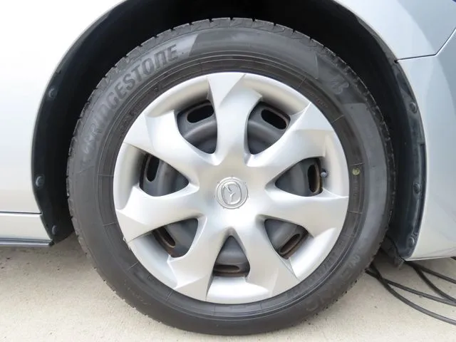 マツダ　ＭＡＺＤＡ３　セダン