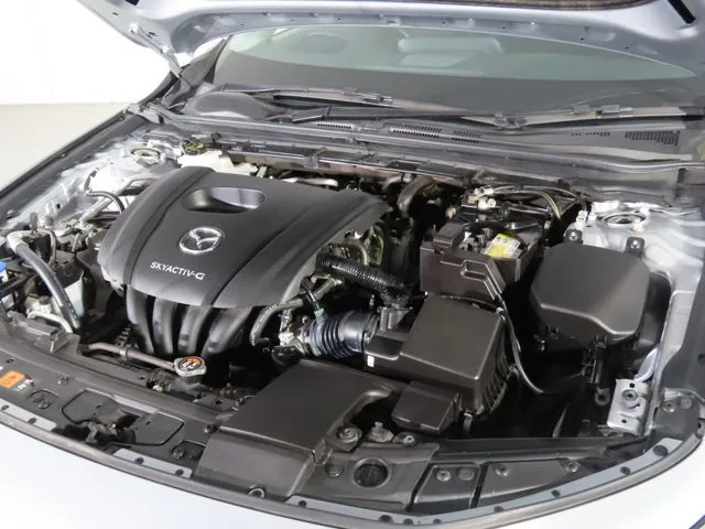 マツダ　ＭＡＺＤＡ３　セダン
