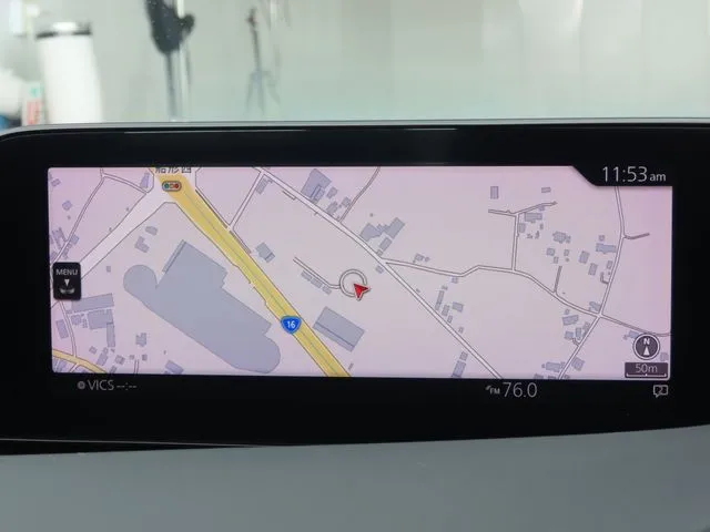 マツダ　ＭＡＺＤＡ３　セダン