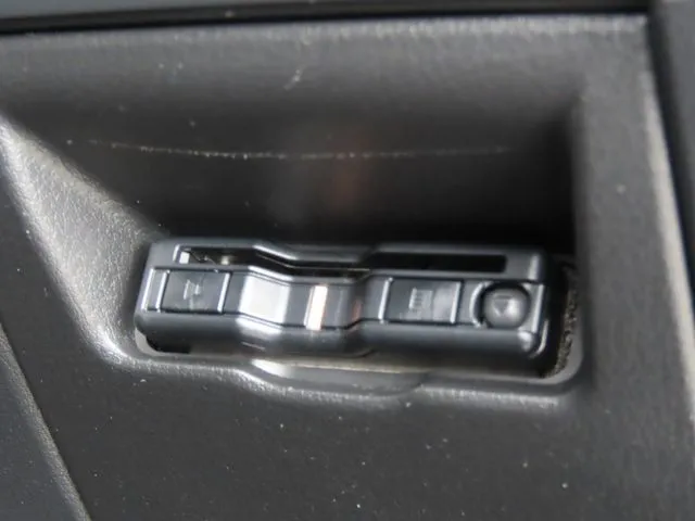 マツダ　ＭＡＺＤＡ３　セダン
