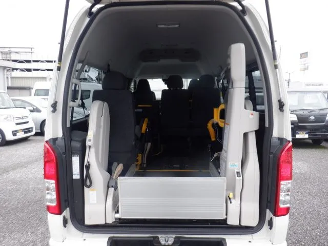 トヨタ　ハイエースバン　４ＷＤ