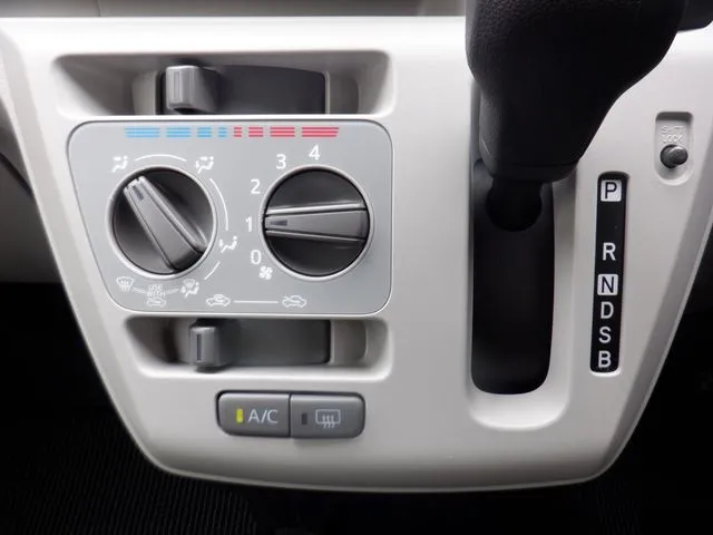 ミラ イース(ダイハツ)の車両写真