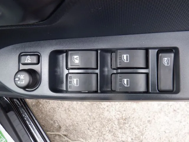 ミラ イース(ダイハツ)の車両写真