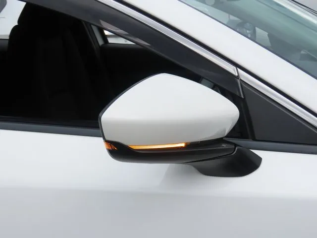 マツダ　ＭＡＺＤＡ３　セダン