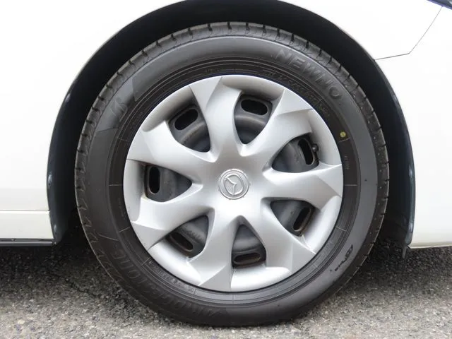マツダ　ＭＡＺＤＡ３　セダン