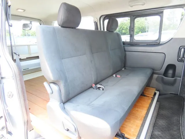 トヨタ　ハイエースバン　２ＷＤ