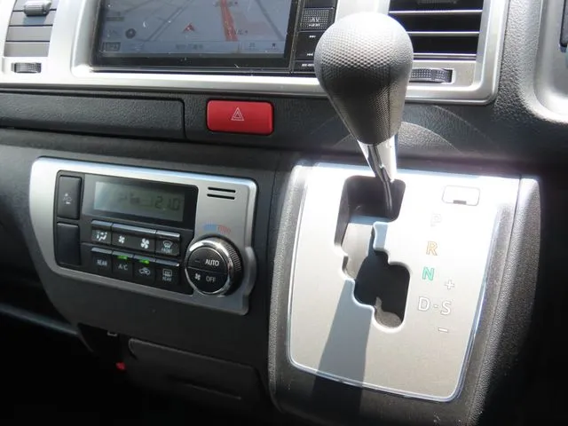 トヨタ　ハイエースバン　２ＷＤ