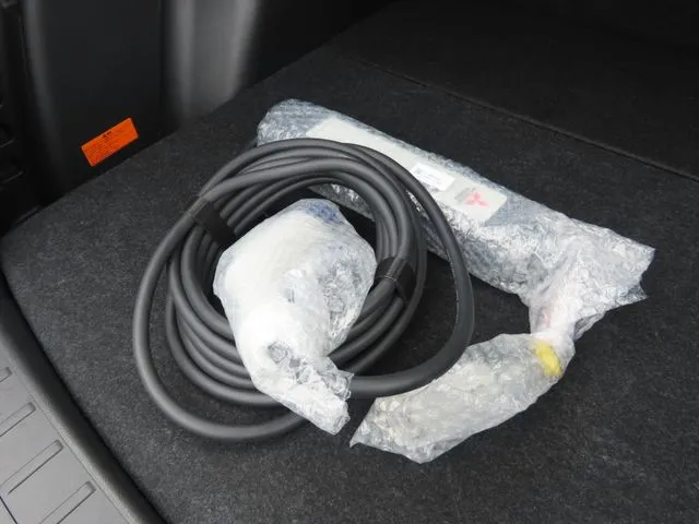ミツビシ　エクリプス　クロス　ＰＨＥＶ