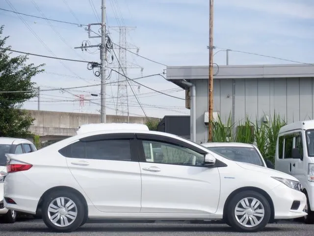 グレイス　ハイブリッド（ホンダ）の車両写真