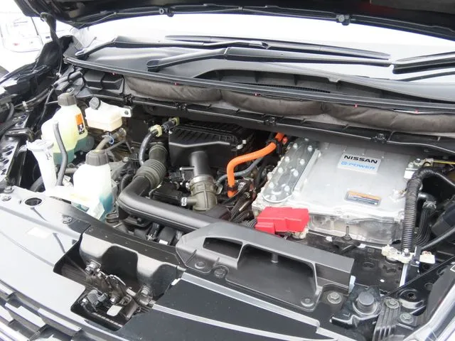 セレナ(ニッサン)の車両写真