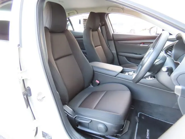 MAZDA3 セダン(マツダ)の車両写真