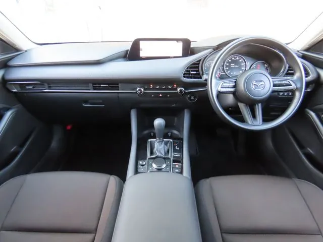 MAZDA3 セダン(マツダ)の車両写真