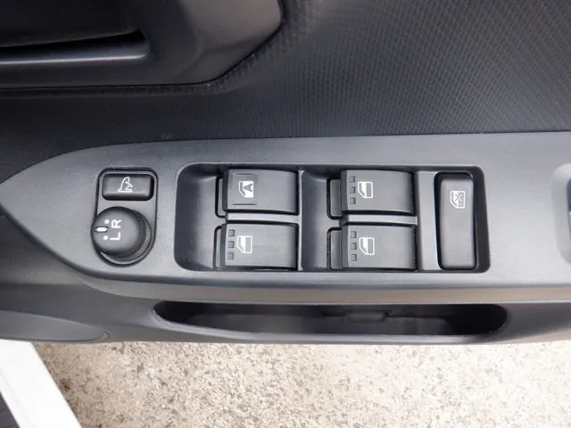 ミラ　イース（ダイハツ）の車両写真