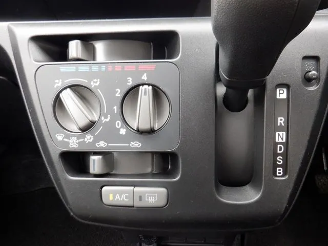 ミラ　イース（ダイハツ）の車両写真