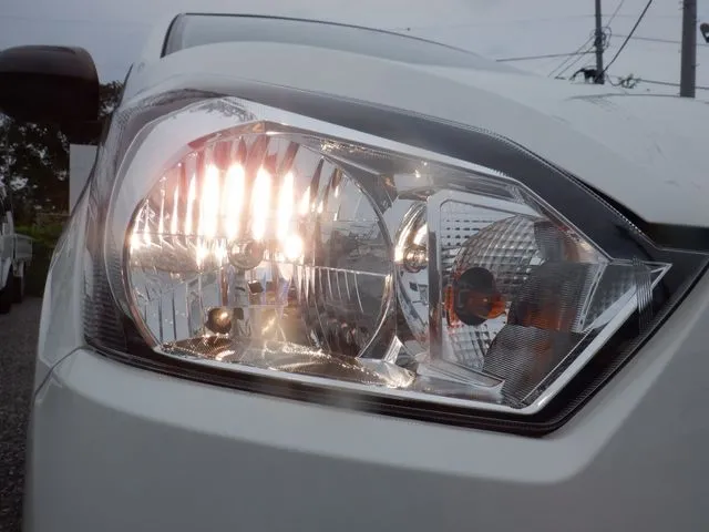 ミラ　イース（ダイハツ）の車両写真