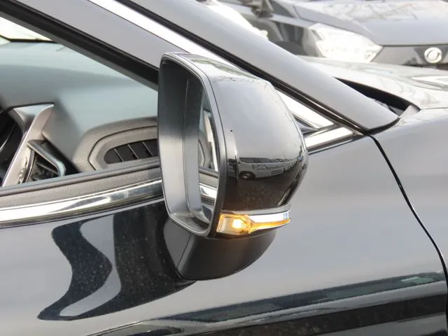 カムリ ハイブリッド(トヨタ)の車両写真