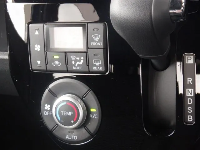 ウェイク（ダイハツ）の車両写真