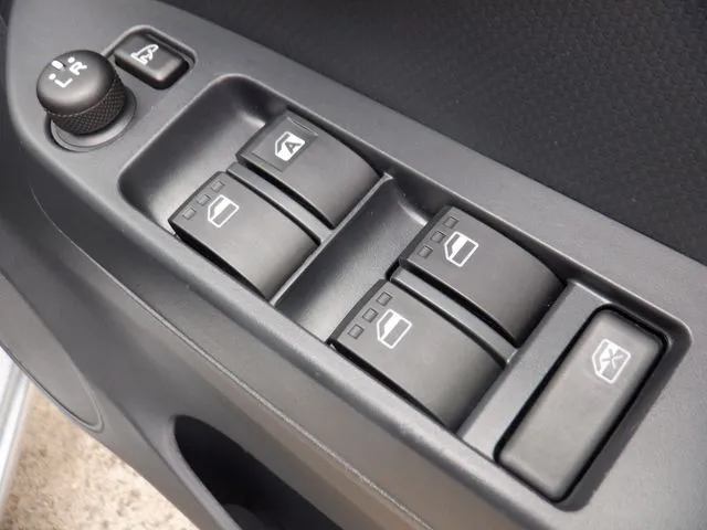 ミラ イース(ダイハツ)の車両写真