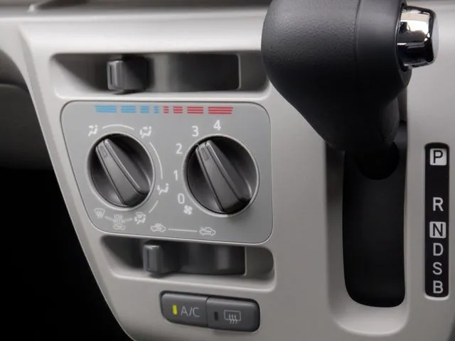 ミラ イース(ダイハツ)の車両写真