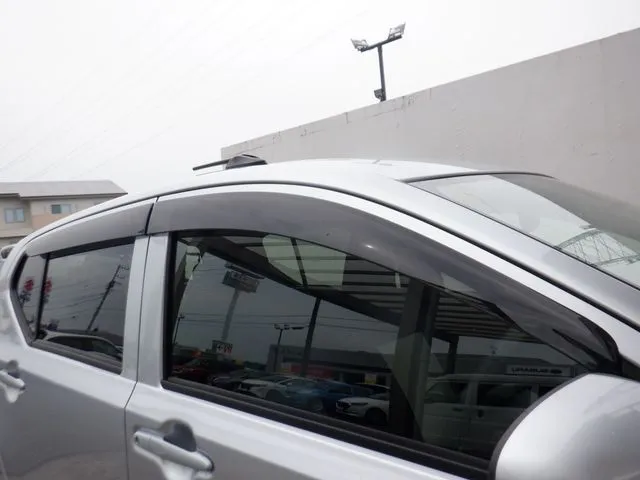 ミラ イース(ダイハツ)の車両写真