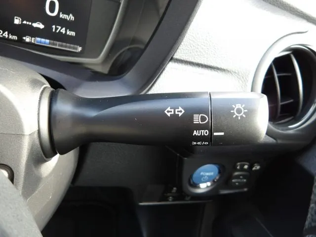カローラアクシオ ハイブリッド(トヨタ)の車両写真